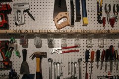 narzędzia w garażu